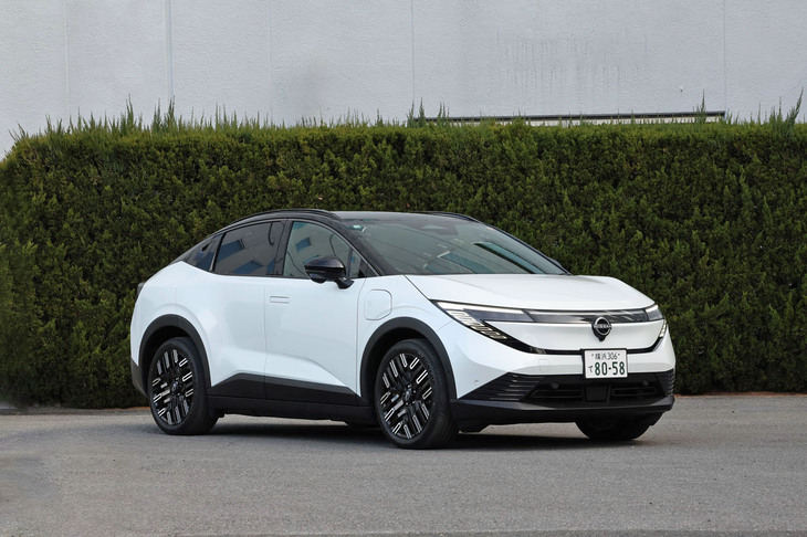 2025年10月に発表された日産の新型「リーフ」。量販・量産BEVのパイオニアとして2010年に登場した初代から数えて今回のモデルが3代目にあたる。写真はトップグレードの「B7 G」で、車両本体価格は599万9400円。