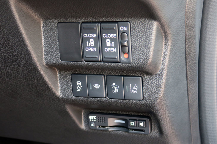 ホンダ・フリード ハイブリッド クロスター（4WD）（インテリア）