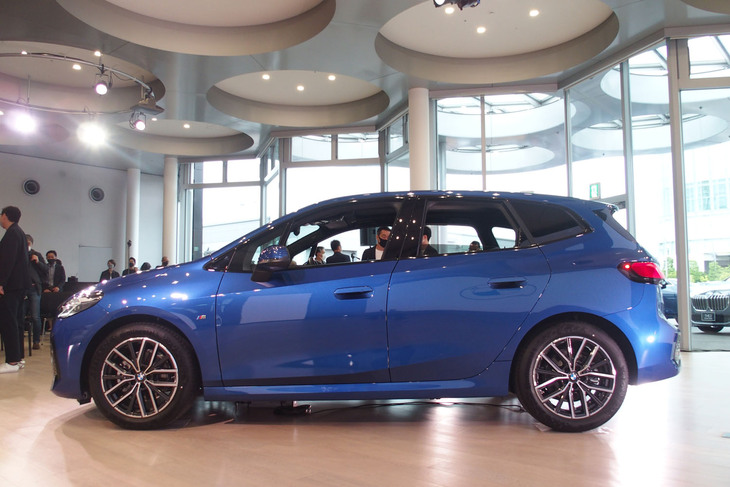 218dアクティブツアラーMスポーツ（サイドビュー）