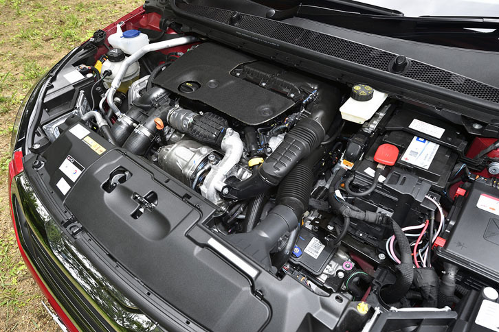 「アリュール」グレードに搭載される1.6リッターSOHCディーゼルユニット（120ps、300Nm）。JC08モード燃費は21.0km/リッター。