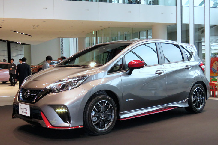 会場には、2016年冬に発売される予定の「NISMO」も展示されていた。