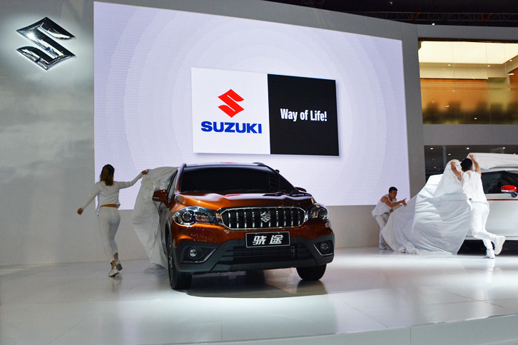 スズキが発表した2台のニューモデルも、ともにクロスオーバーSUVだった。写真は「SX4 S-CROSS」のマイナーチェンジモデル。中国の合弁企業である重慶長安鈴木汽車有限公司が生産・販売を行う。