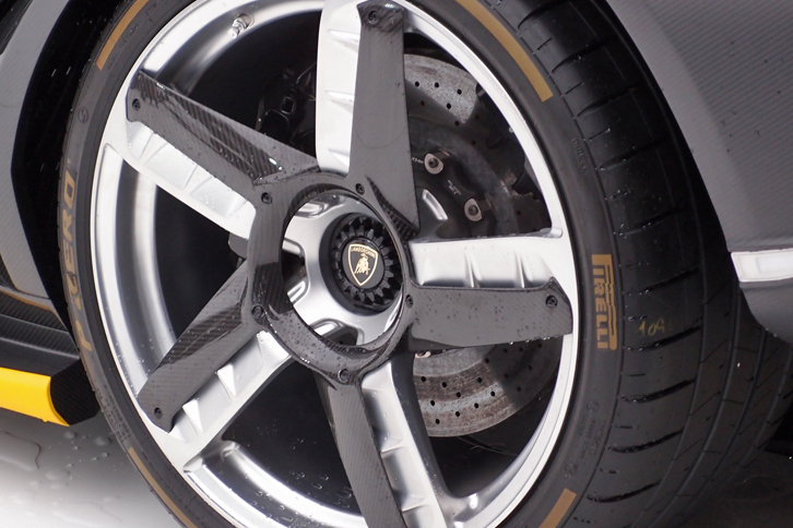 ランボルギーニ・チェンテナリオ