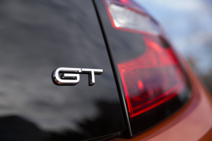 専用チューニングの足まわりと高出力エンジンを特徴とする「ルノー・トゥインゴ」の高性能グレード「GT」。日本では、まず2017年10月より200台が限定モデルとして販売され、2018年2月にカタログモデルとしての取り扱いが開始された。