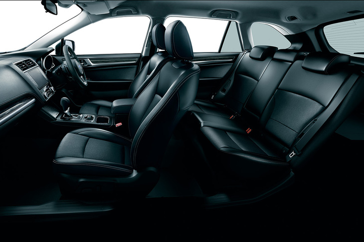 先代モデルよりも前席のシート間や後席レッグルームを広げるなどして、居住性を向上。「アウトバック」では5人乗車時の荷室容量もプラス39リッターとなる559リッターに拡大されている。