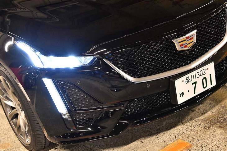 フロントまわりは切れ長のランプとメッシュグリルが特徴。今回試乗した「スポーツ」グレードのグリルやウィンドウモールはブラックで統一されている。