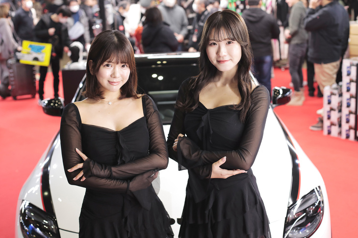 HPIブースの悠さん（写真左）と天宮かすみさん（写真右）。