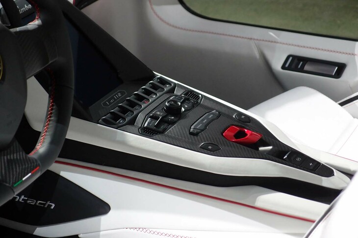 ランボルギーニ・カウンタックLPI800-4（センターコンソール）