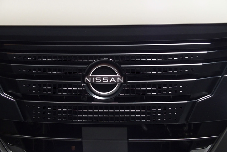 キャラバンMYROOMローンチエディション（フロントグリル）