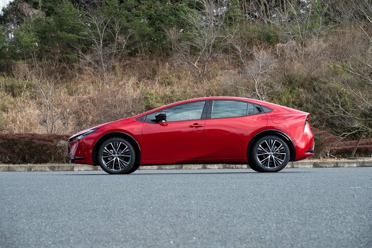 横からの眺めは見事なまでのウエッジシェイプ。ボンネットとAピラーが一直線につながるところなどはスーパースポーツカーのようだ。