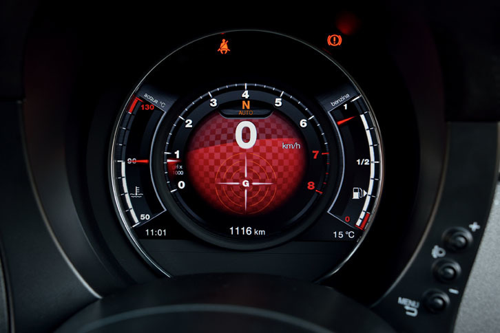 
	TFT液晶タイプのメーターパネル。新たにGメーターが表示できるようになった。
	