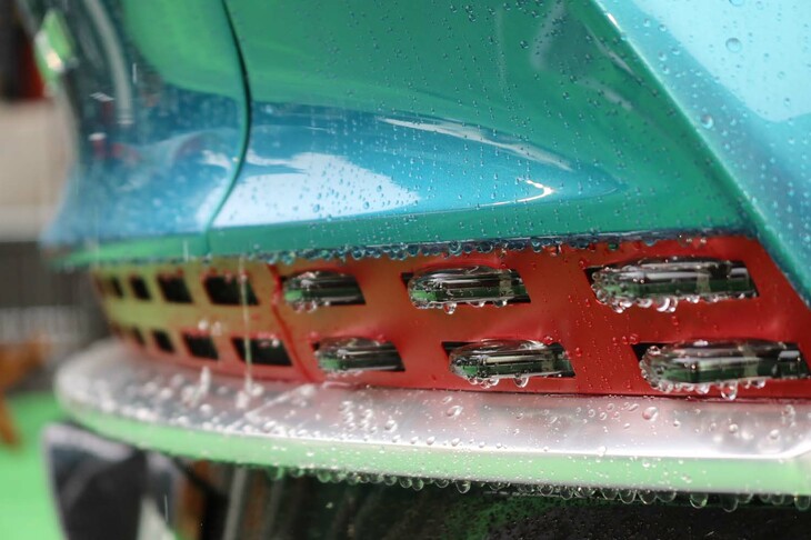 アストンマーティン・ヴァラー（テールランプ）