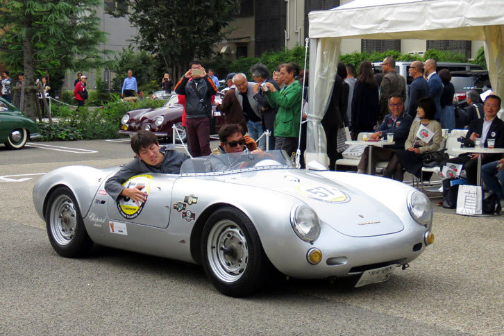1955年式「ポルシェ550RS」。ポルシェが開発した、ミドシップのレーシングスポーツカーである。