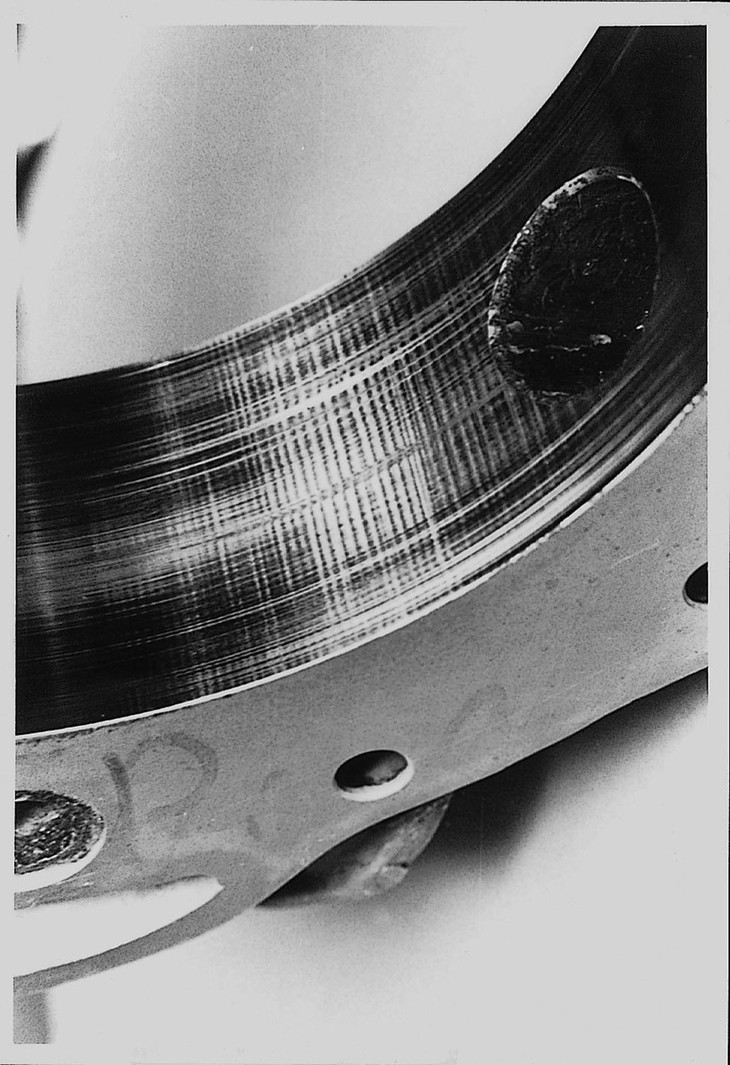 ロータリーハウジングに刻まれたチャターマーク。