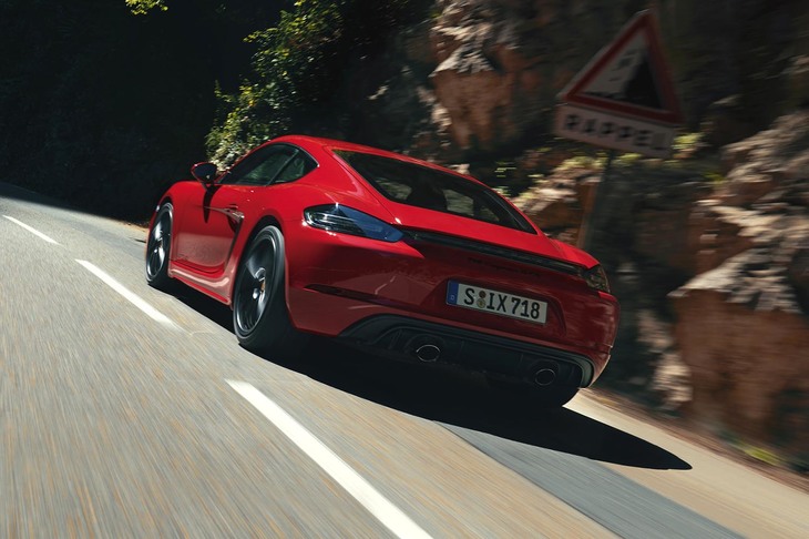 国内の導入時期と価格については、現時点では未定。写真は「718ケイマンGTS 4.0」。