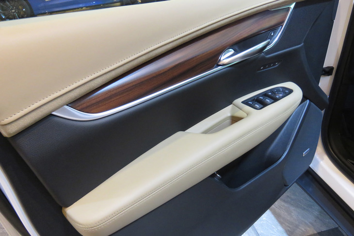 キャデラックXT5クロスオーバー（ドアインナーパネル）