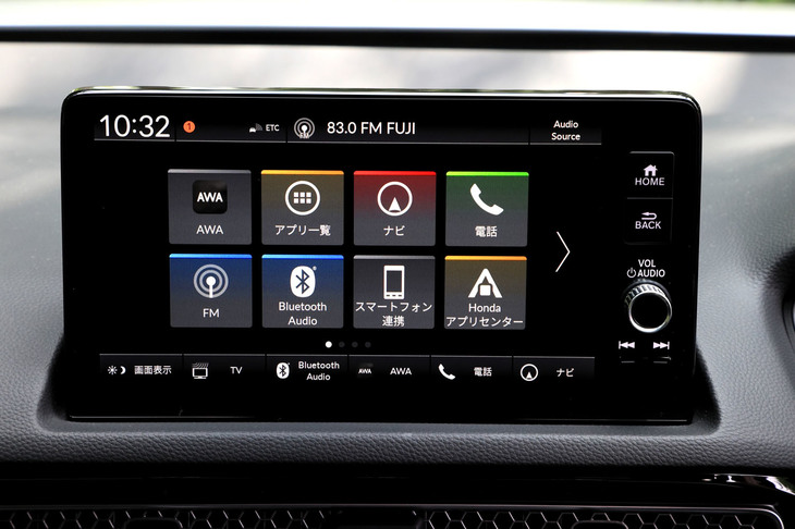 インフォテインメントシステムには、9インチのタッチスクリーンを備えたディスプレイオーディオを採用。「EX」には12基のオーディオを備えたBOSE製のサウンドシステムも装備される。