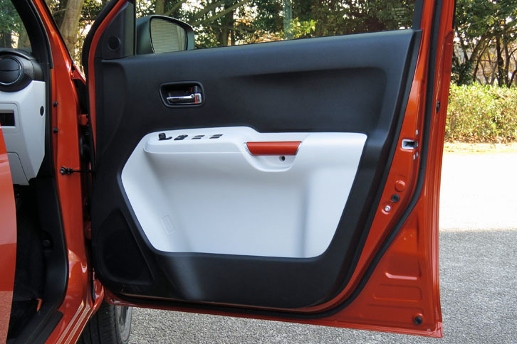 スズキ・イグニス ハイブリッドMZ（ドア）