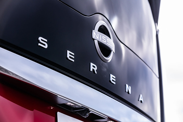 2022年11月28日にフルモデルチェンジして登場した日産のMクラスミニバン「セレナ」。今回発表された最新モデルは、1991年にデビューした初代から数えて6代目にあたる。