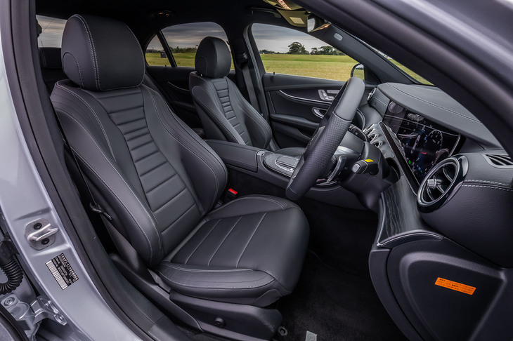 試乗車に装着されていたナッパレザーシートは、「レザーARTICOダッシュボード」や「AMGスポーツステアリングホイール」とセットとなる「AMGラインインテリアパッケージ」のオプションアイテム。