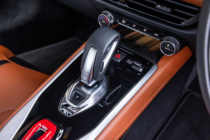 最高出力365PSのAMG製2リッター直4ターボ「M139」に8段DCTが組み合わされる。注意深く観察しないとシフトアップに気づかないほど変速はシームレス。パワートレインの滑らかな動きも印象的だった。