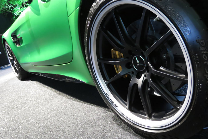 メルセデスAMG GT R（リアタイヤ）