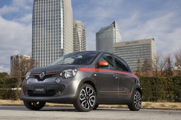 限定モデルでは「オランジュ ブレイズ メタリック」のみだったボディーカラーには、新たに「グリ リュネール メタリック」が追加された。ともに「GT」の専用色となっている。