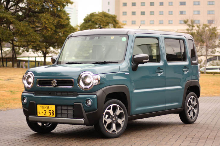 「ハスラー」の車両本体価格は136万5100円～。写真の車体色は、デニムブルーメタリックとガンメタリックの2トーン。