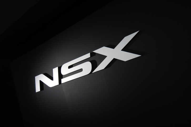 2016年8月25日、ホンダがいよいよ新型「NSX」を日本に導入。東京・有明の東京ビッグサイトで発表会が開催された。