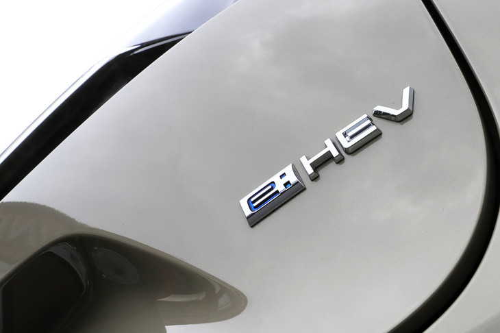 4グレードが用意される「ホンダ・ヴェゼル」だが、純ガソリン車は1グレードのみ。主軸は完全にハイブリッドだ。