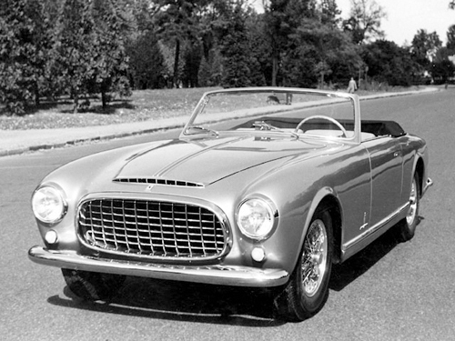 ピニン・ファリーナがデザインを手がけた最初のフェラーリとなった「212インテル カブリオレ」。