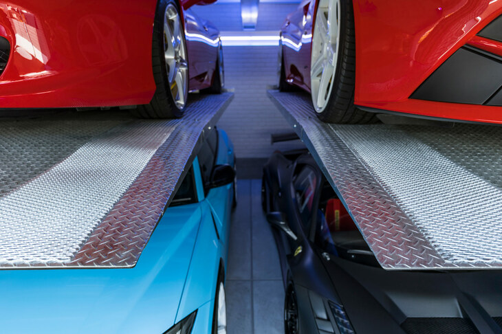 チェッカープレートとなるパレットにはさらに滑り止め加工がなされる。