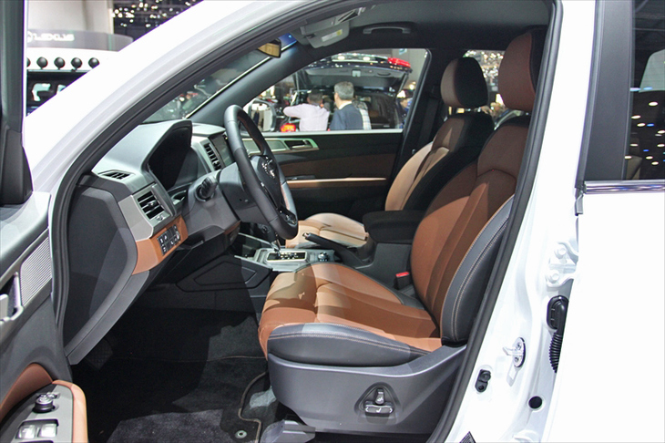 サンヨン・ムッソ ピックアップ（フロントシート）