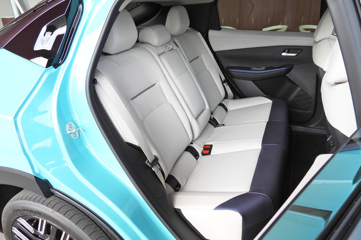 日産リーフB7 G（リアシート）