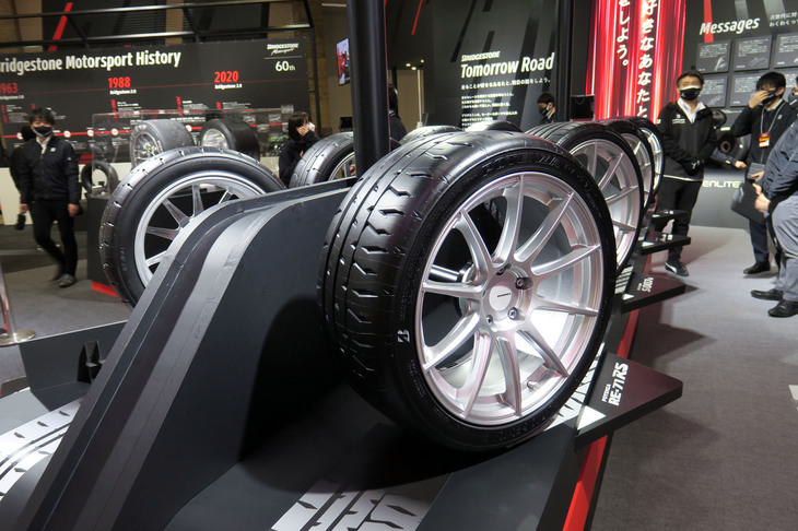 ポテンザブランドの製品紹介コーナー。