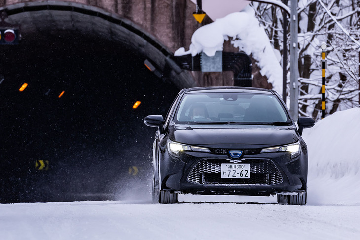 2021年9月に発売された横浜ゴムのフラッグシップスタッドレスタイヤ「アイスガード7」。「雪にも氷にも効く歴代最高性能」がうたわれている。