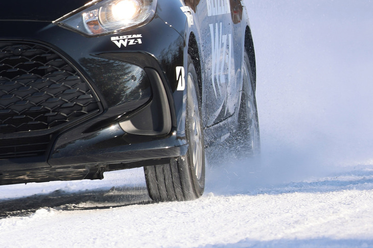 「ブリザックWZ-1」は、従来モデル「ブリザックVRX3」の後継となるプレミアムスタッドレスタイヤとして開発された。