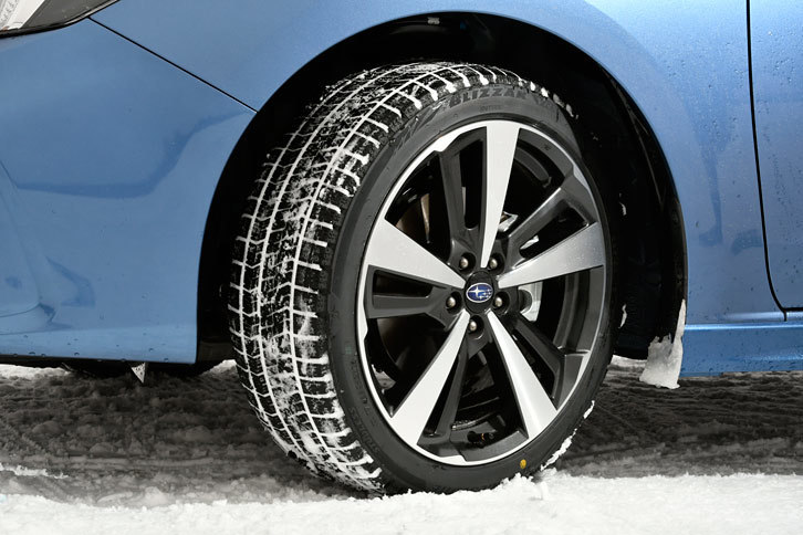 今回の試乗車にはすべてブリヂストンの最新スタッドレスタイヤ「ブリザックVRX2」が装着されていた。