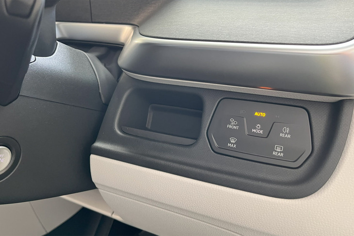 フォルクスワーゲンID.Buzz（ヘッドランプスイッチパネル）