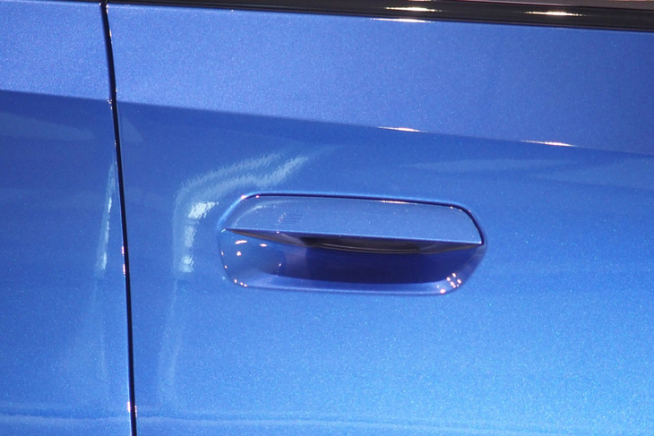 218dアクティブツアラーMスポーツ（ドアハンドル）