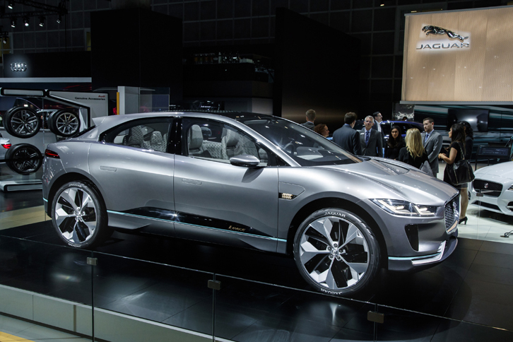 ジャガー製EVの、そう遠くない将来を表したコンセプトモデル「Iペース コンセプト」。搭載される2モーターなどについて、エンジニアに話を聞いた。（photo：ジャガー・ランドローバー）