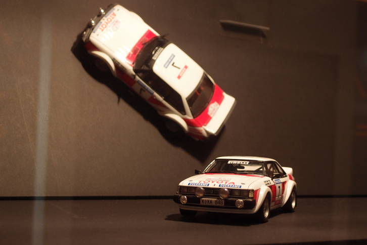 およそ150台が並ぶ、ミニチュアカー展示のひとつ。写真は、1981年のツール・ド・コルスを戦った「トヨタ・セリカ2000GT」。