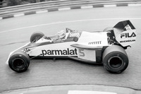 ブラバムはF1ドライバーのジャック・ブラバムが興したレーシングチームであり、1980年代前半における有力チームのひとつだった。写真は1983年シーズンに投入された「ブラバムBT52」。ドライバーはネルソン・ピケである。