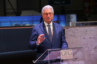 「シビラ」についてプレゼンテーションするジョルジェット・ジウジアーロ氏。