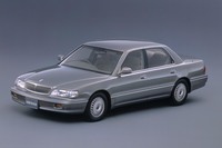 1992年にデビューした3代目「三菱デボネア」には、レーザーセンサーを使った車間距離の維持システム「ディスタンスウォーニング」が搭載された。