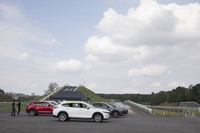 マツダの「CX-5」と「CX-8」の試乗会は栃木県栃木市のGKNドライブライン プルービンググラウンドで行われた。外周路やハンドリングコースを使って、短時間ながら改良モデルの出来栄えを確かめることができた。