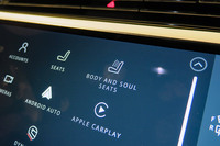 ガレージでは実車で「ボディー＆ソウルシート」の効能を体験できたが、それ以前に「レンジローバー・スポーツ」のキャビンの遮音性の高さに驚かされた。これも、資料だけではわからない、実車＆実体験ならではの気づきだろう。（写真：webCG）