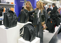 土屋鞄製造所とエーレザーのコラボレーションによるランドセル「ランドライダー」。