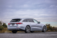 ボンネットに輝くスリーポインテッドスター！ 「メルセデス・ベンツE300エクスクルーシブ」発売の画像