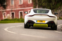 従来モデルから大幅な進化を遂げた「ヴァンテージ」。すでにレーシングバージョンの「GTE」もお披露目されており、世界耐久選手権をはじめとしたさまざまなレースへの投入が計画されている。